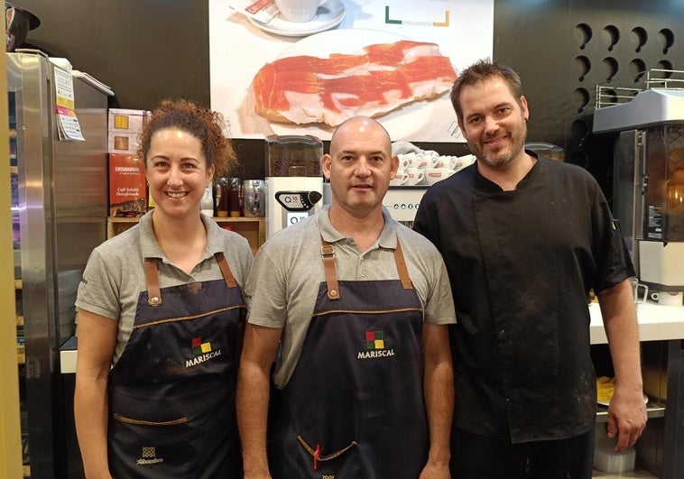 Las tres caras tras Mariscal Delicatessen, referente gastronómico de Granada desde 1912